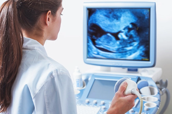 انجام سونوگرافی‌های دقیق و منظم